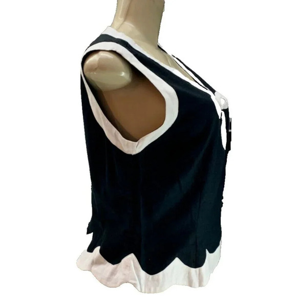 Ice M Black Cream Metal Keyhole Accent V-Neck Scallop Hem Sleeveless Crop Top - Picture 3 of 6